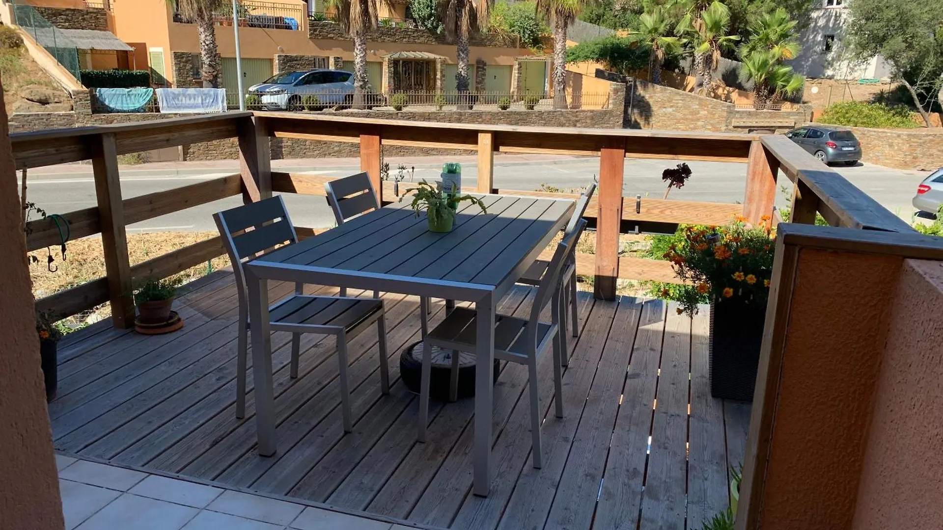 Appartement 6 Pers Climatise - Centre Ville A 15 Min De La Mer - 75M2 - 3 Chambres - Terrasse -Calme - Parking Le Lavandou