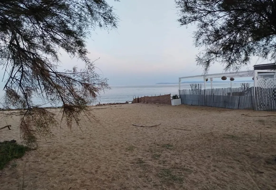 Appartement 6 Pers Climatise - Centre Ville A 15 Min De La Mer - 75M2 - 3 Chambres - Terrasse -Calme - Parking Le Lavandou Lejlighed