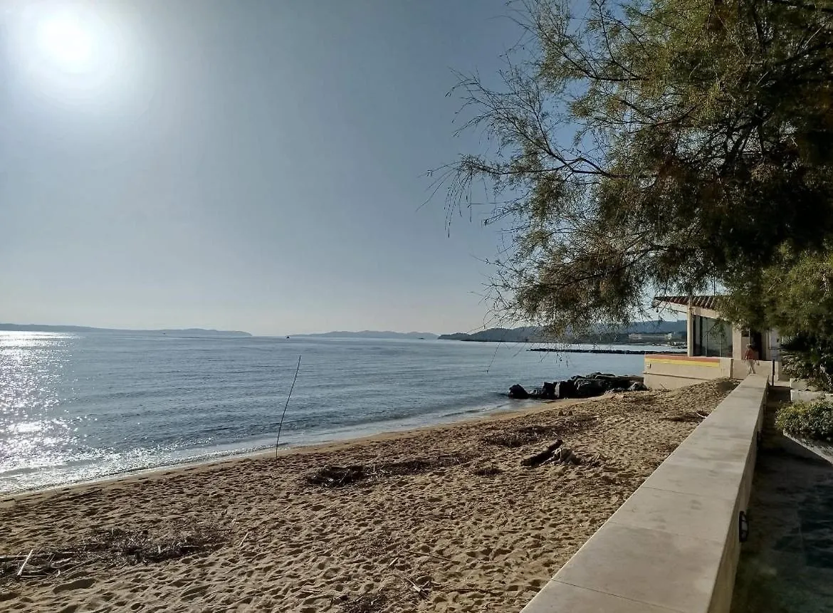 Appartement 6 Pers Climatise - Centre Ville A 15 Min De La Mer - 75M2 - 3 Chambres - Terrasse -Calme - Parking Le Lavandou 0*,