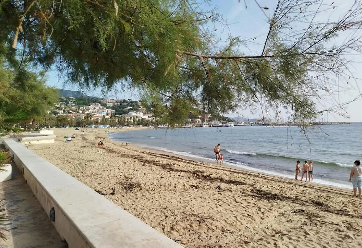 Appartement 6 Pers Climatise - Centre Ville A 15 Min De La Mer - 75M2 - 3 Chambres - Terrasse -Calme - Parking Le Lavandou Frankrig